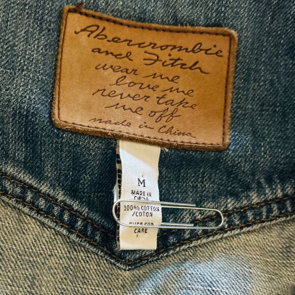 Abercrombie and Fitch Distressed Women's Denim Jacket Size M - Picture 3 of 5